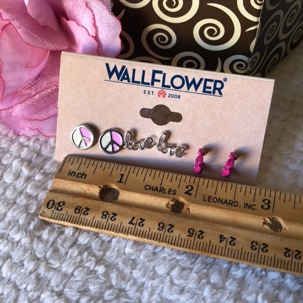 Cute Girly Earrings - Picture 5 of 7